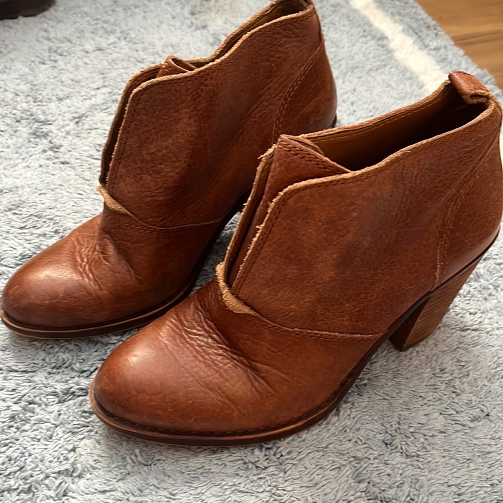 Lucky Brand women's size 7 brown leather booties